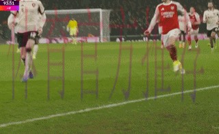 对重伤球员施暴!阿森纳红星遭狂喷:可耻逃红 利物浦全队该揍他 对重伤球员施暴!阿森纳红星遭狂喷:可耻逃红 利物浦全队该揍他